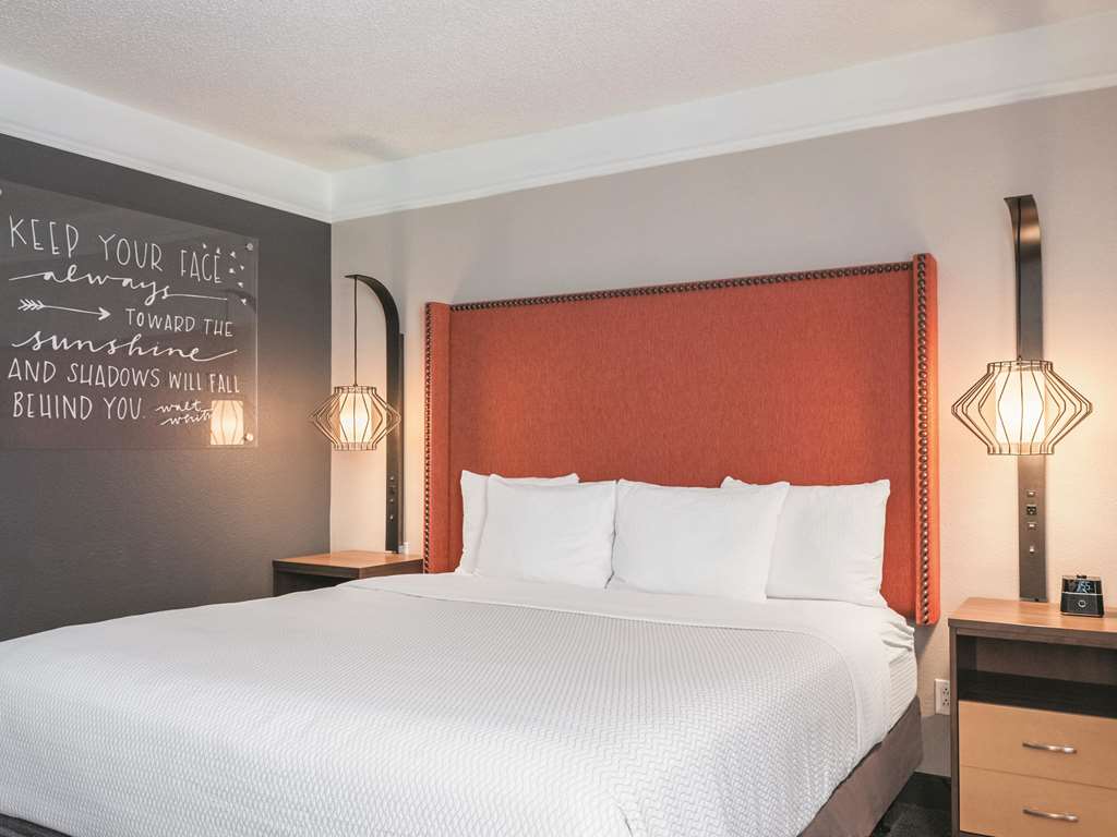 La Quinta Inn & Suites by Wyndham New Orleans Downtown - photo 17