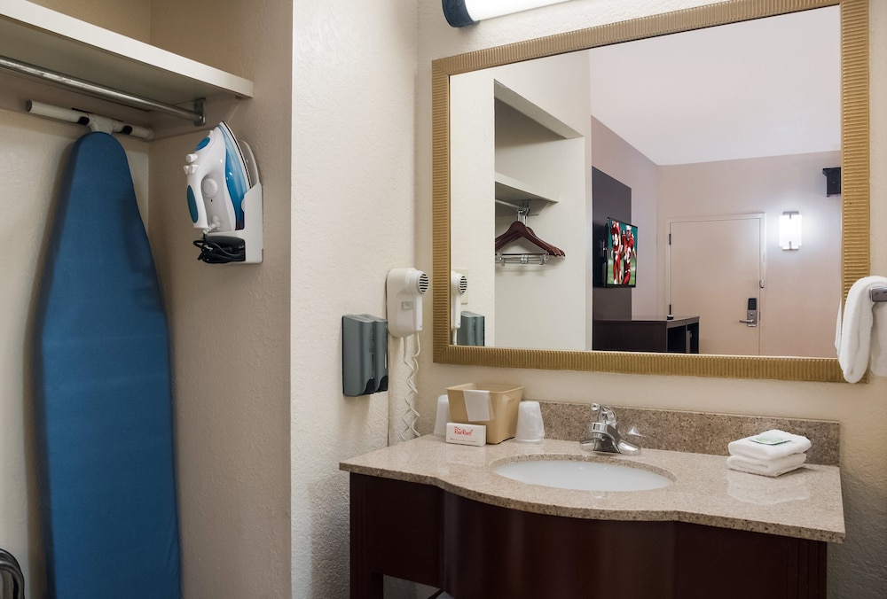 Red Roof Inn Tupelo - photo 36