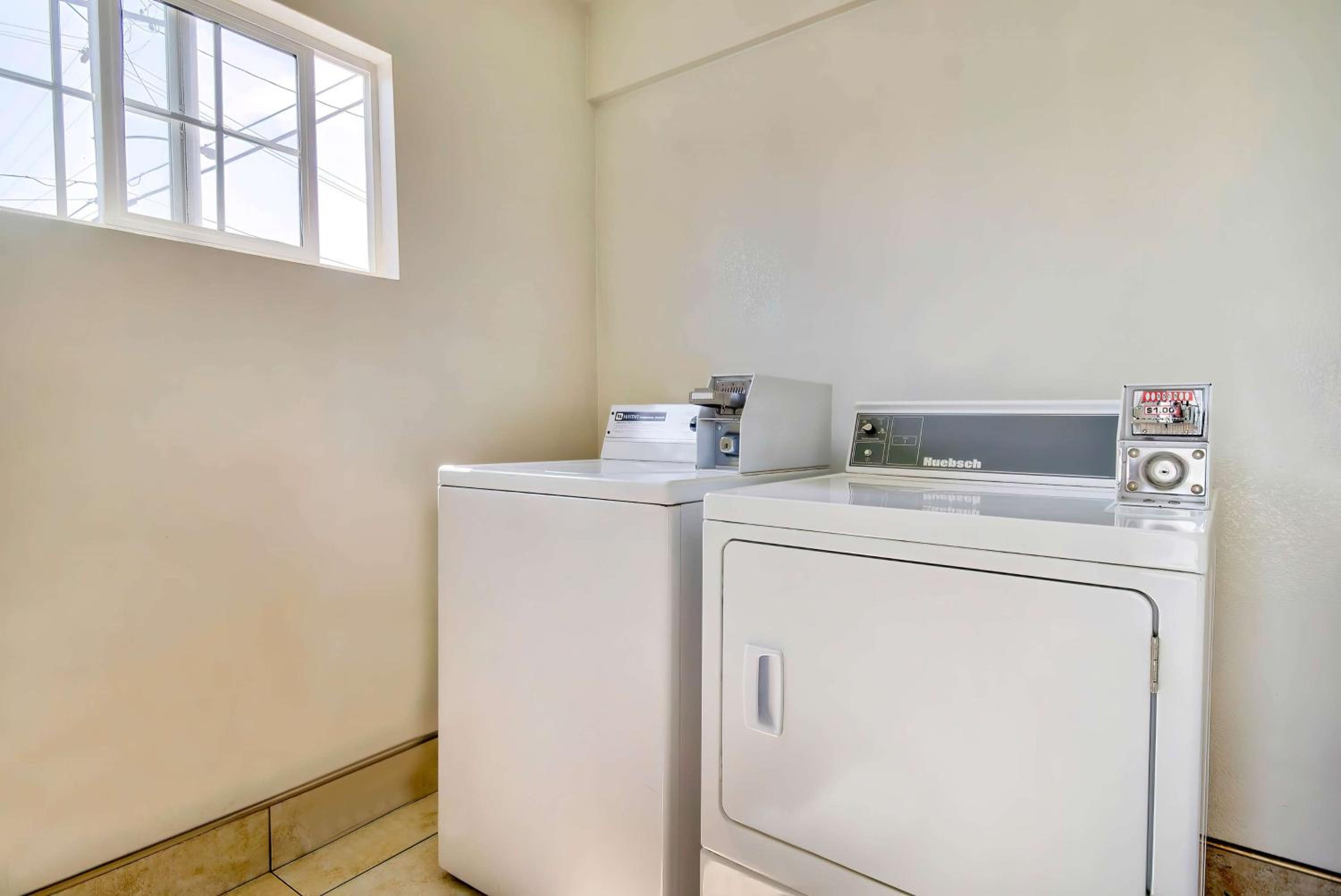 Motel 6 Gardena - photo 20