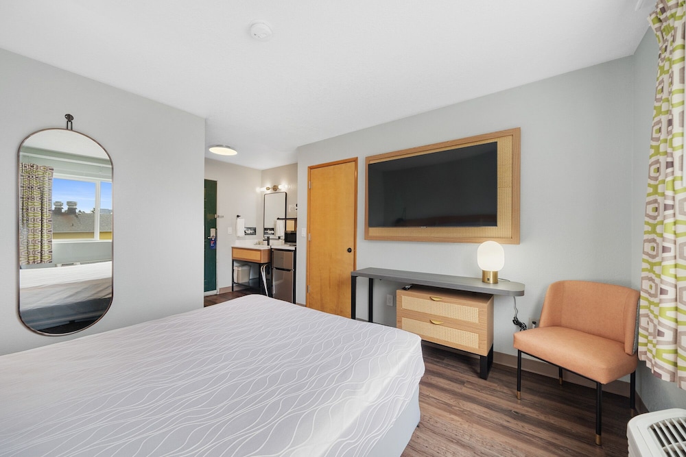 Garibaldi Inn at the Bay - photo 27