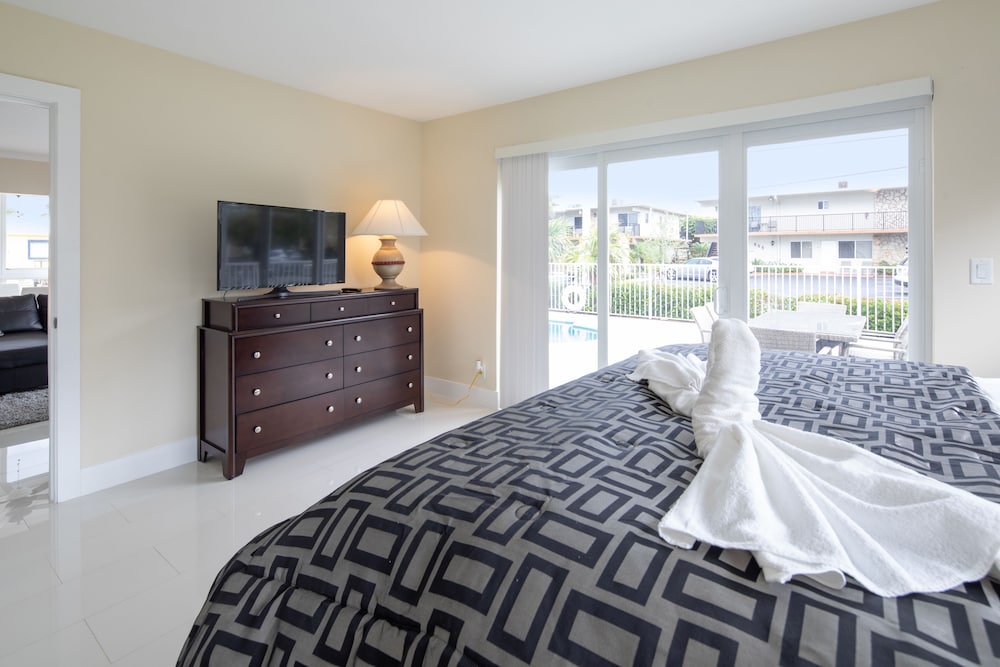 Pompano Suites by the Beach - photo 6