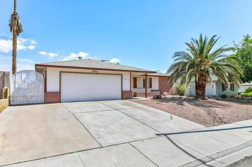 Modern 4BR Home Central Las Vegas Location