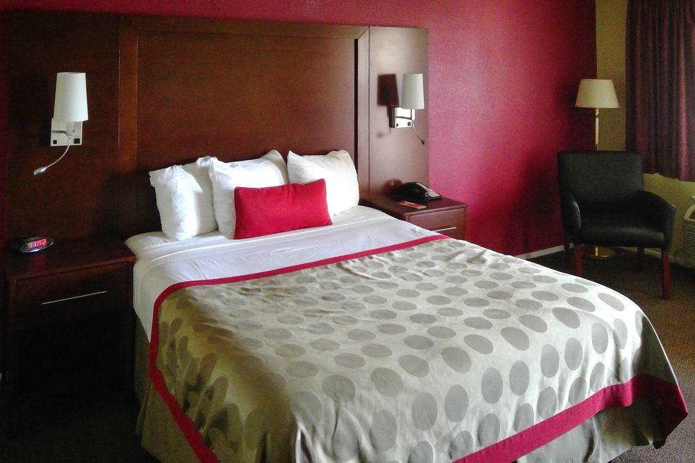 Econo Lodge Gilroy - photo 12