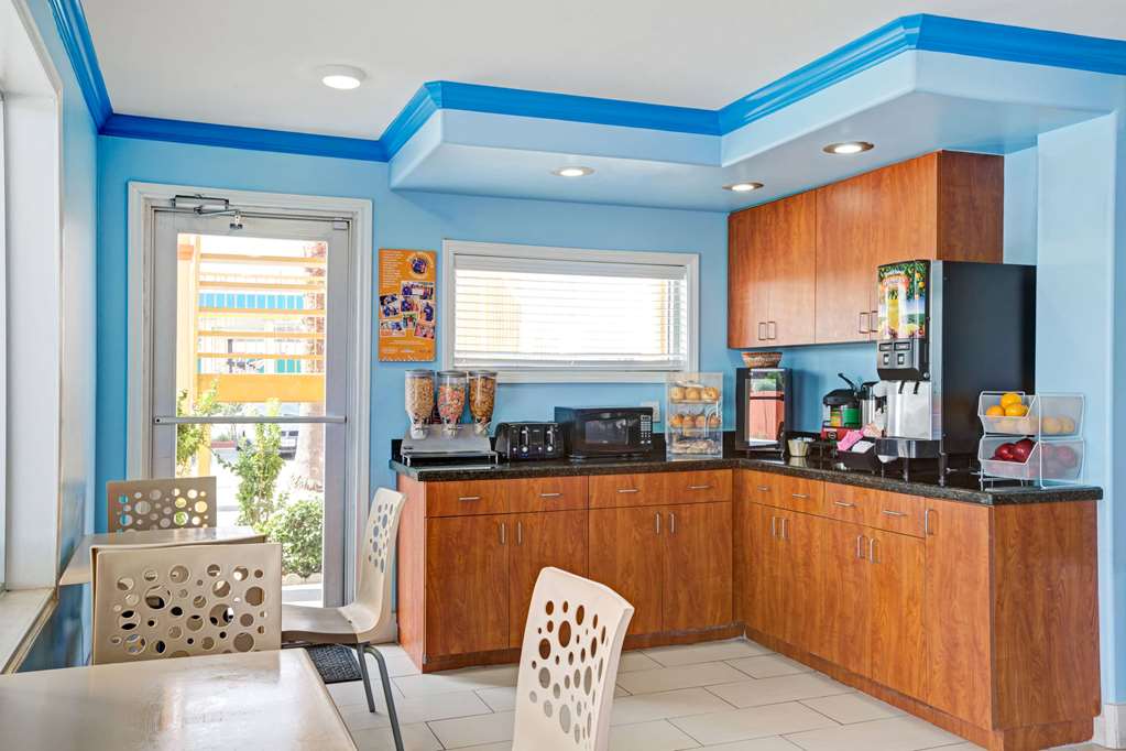 Howard Johnson by Wyndham Galveston - photo 33