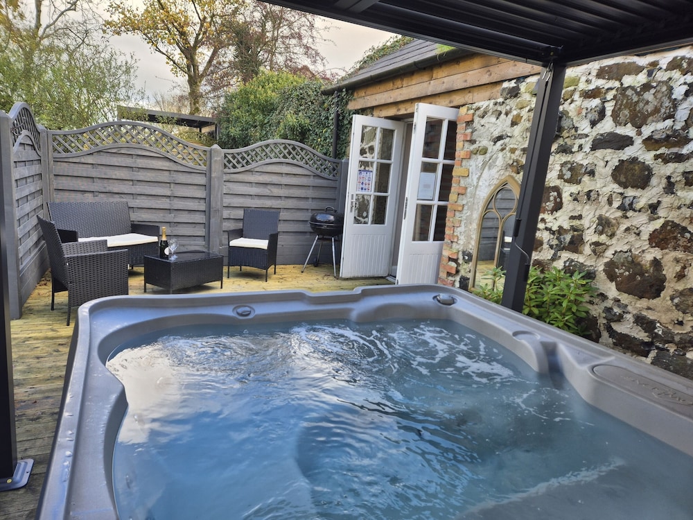 Hawthorn Hollow — 4-Star Luxury Hotel in Ballymena, United Kingdom