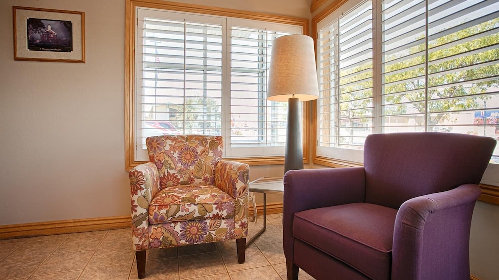 Antlers Inn - photo 4