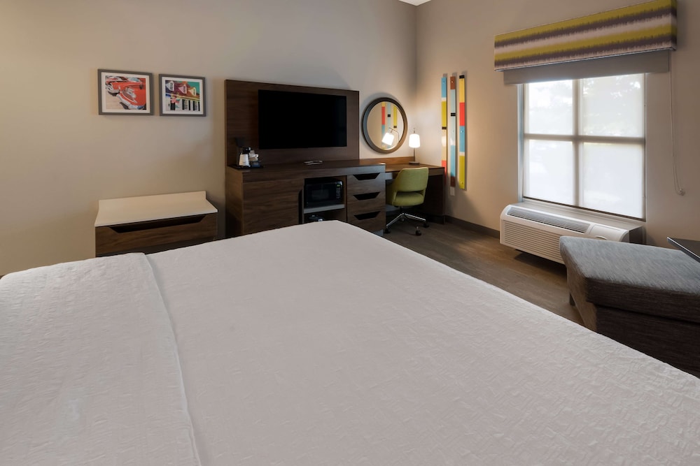 Hampton Inn & Suites Fredericksburg at Celebrate Virginia - photo 40