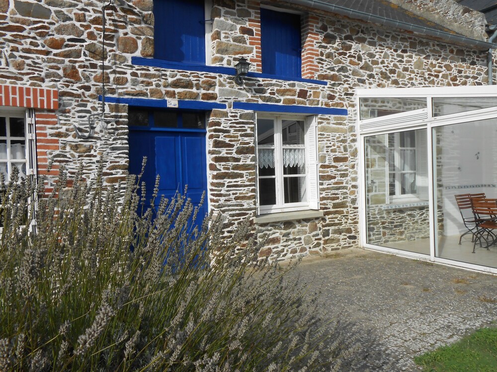Gîte Le Petit Châtelet — 4-Star Luxury Hotel in Hirel, France