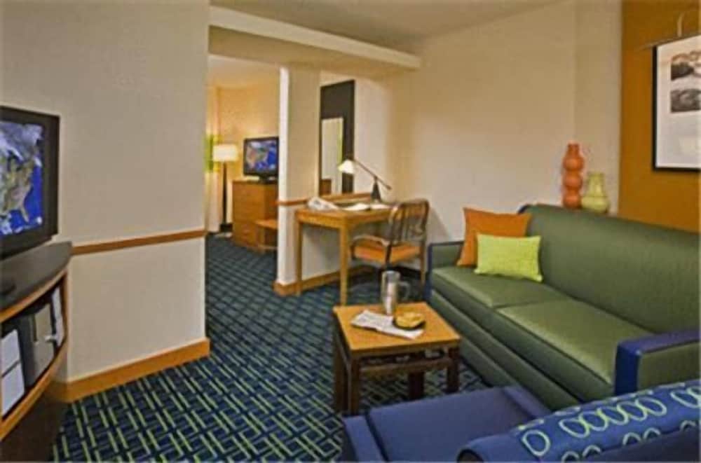 Fairfield Inn & Suites by Marriott Plainville - photo 20