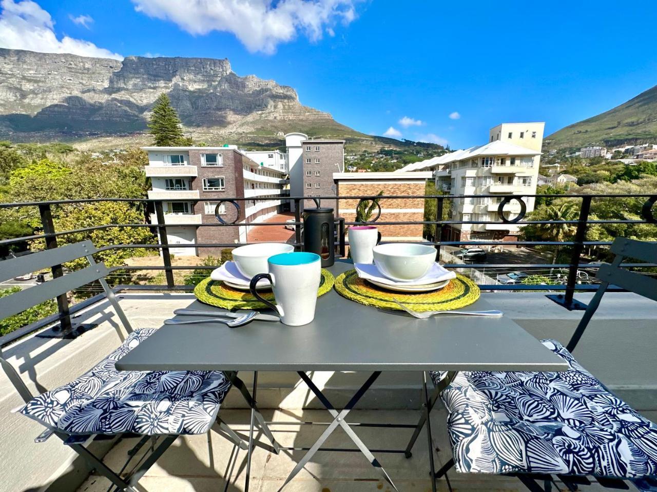 Breathtaking Table Mountain View Apartment in the Heart of Gardens — 4-Star Luxury Hotel in Cape Town, South Africa