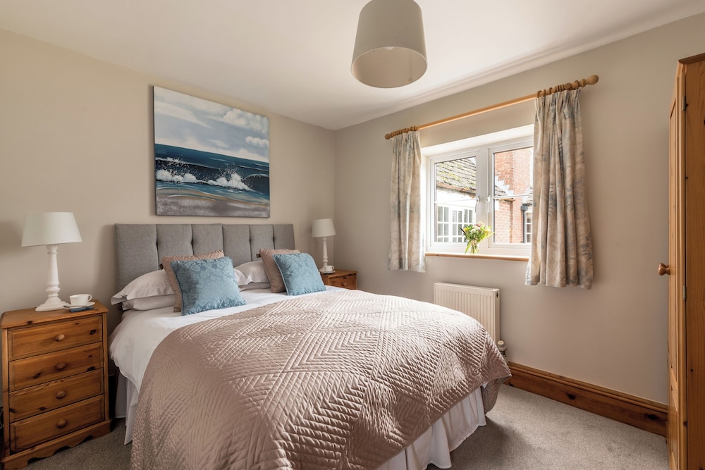 Swallow Cottage @ Olivemead Farm — 4-Star Luxury Hotel in Chippenham, United Kingdom
