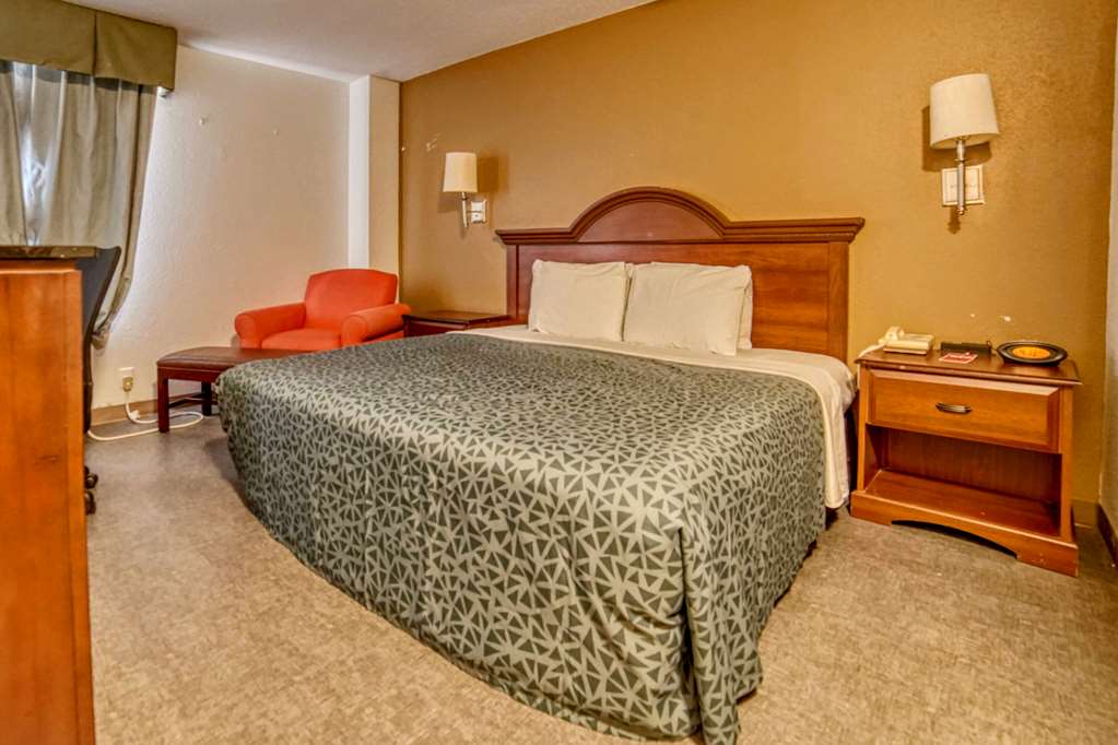 Econo Lodge Raleigh near Walnut Creek Amphitheatre - photo 32