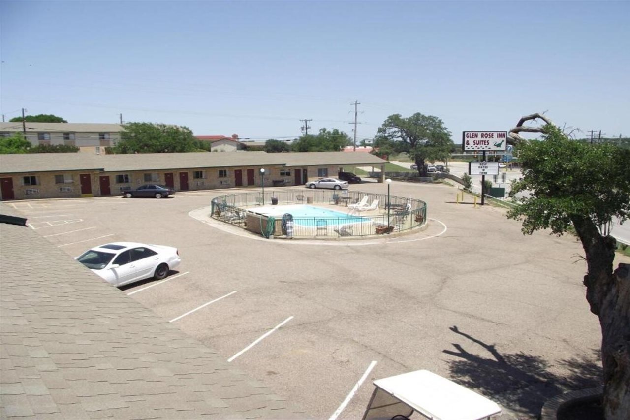 Glen Rose Inn and Suites - photo 3