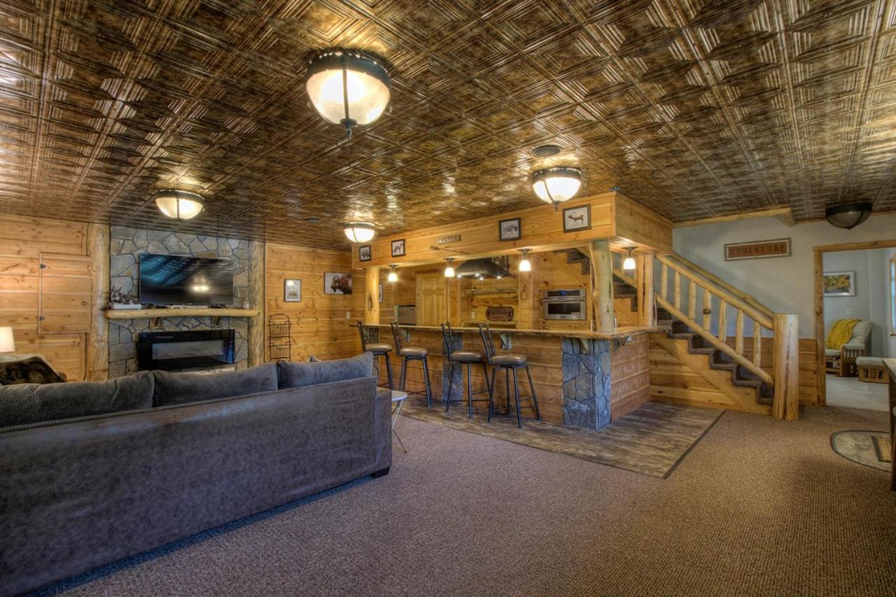 Eagle Pine Lodge — 4-Star Luxury Hotel in Custer, United States