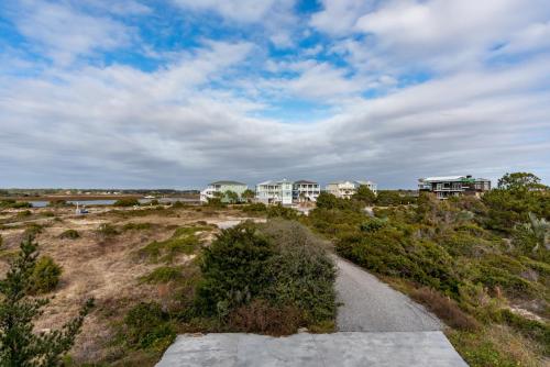 Emerald Breeze by Oak Island Accommodations - photo 39