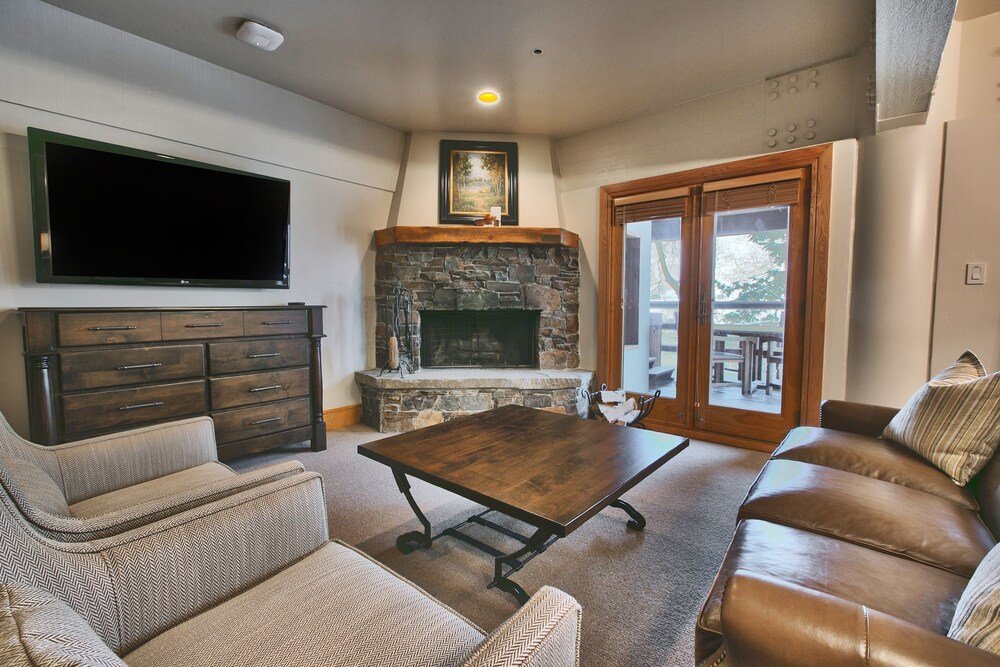 Luxury Two Bedroom Suite with Hot Tub 2 Apartment Hotel by RedAwning - photo 6