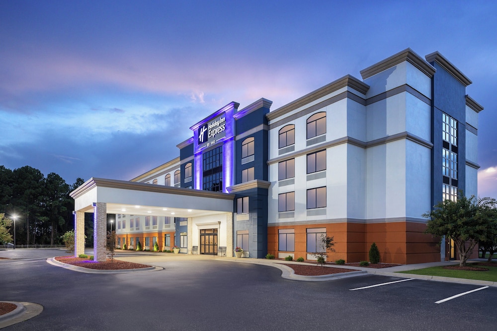 Holiday Inn Express Fayetteville Fort Bragg by IHG - photo 37
