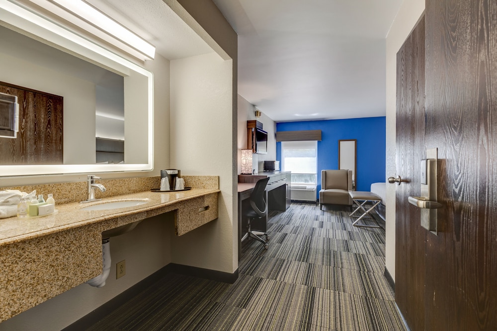 The Alexis Inn & Suites Nashville Airport - photo 6
