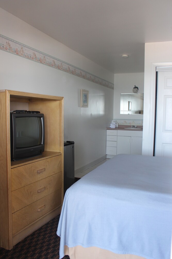 Sandcastle Beachfront Inn - photo 5