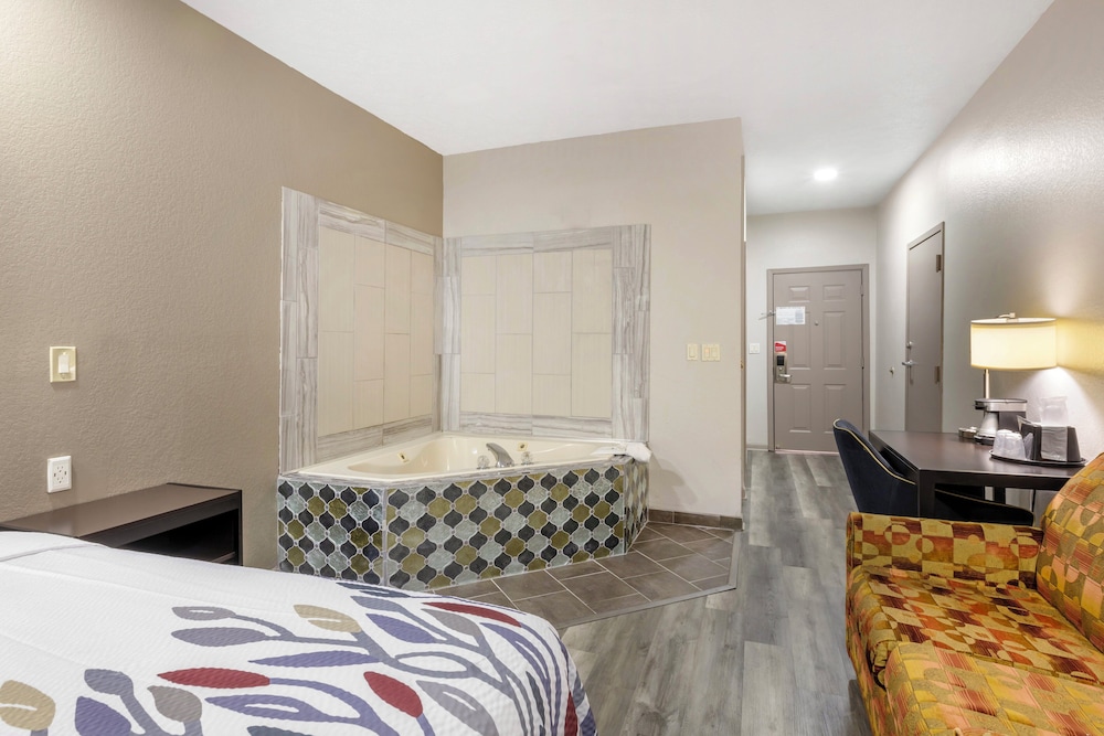 Americas Best Value Inn And Suites Clinton Jackson - photo 6