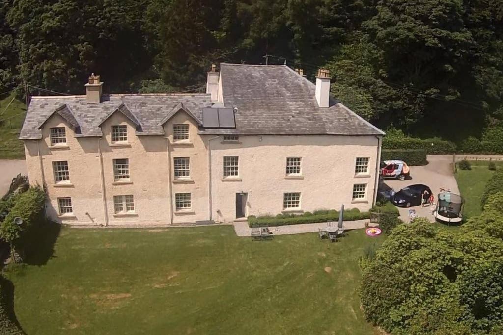 Plas Yn Yale with Mountain Views From All Windows in Wrexham, United Kingdom