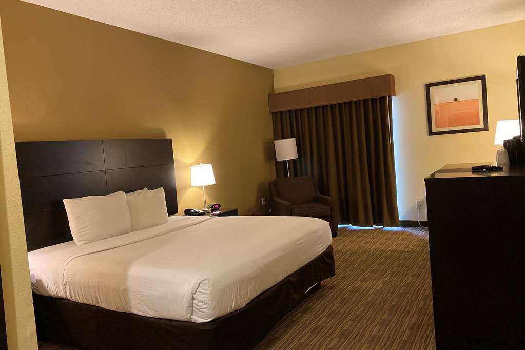 Baymont by Wyndham Houston North - photo 12
