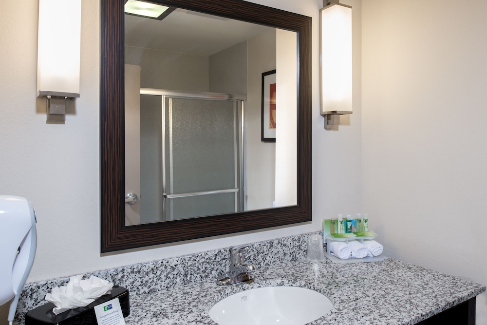 Holiday Inn Express & Suites Wichita Northwest Maize K 96 - photo 7