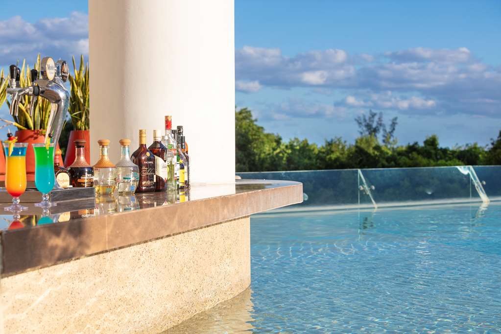 Pool Bar