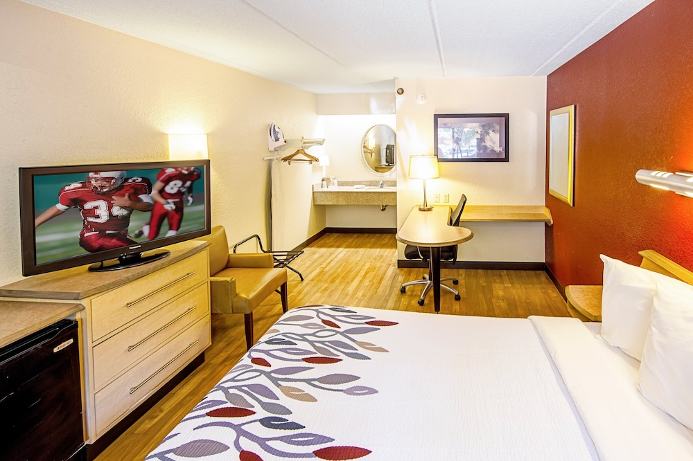 Red Roof Inn Toledo University - photo 11