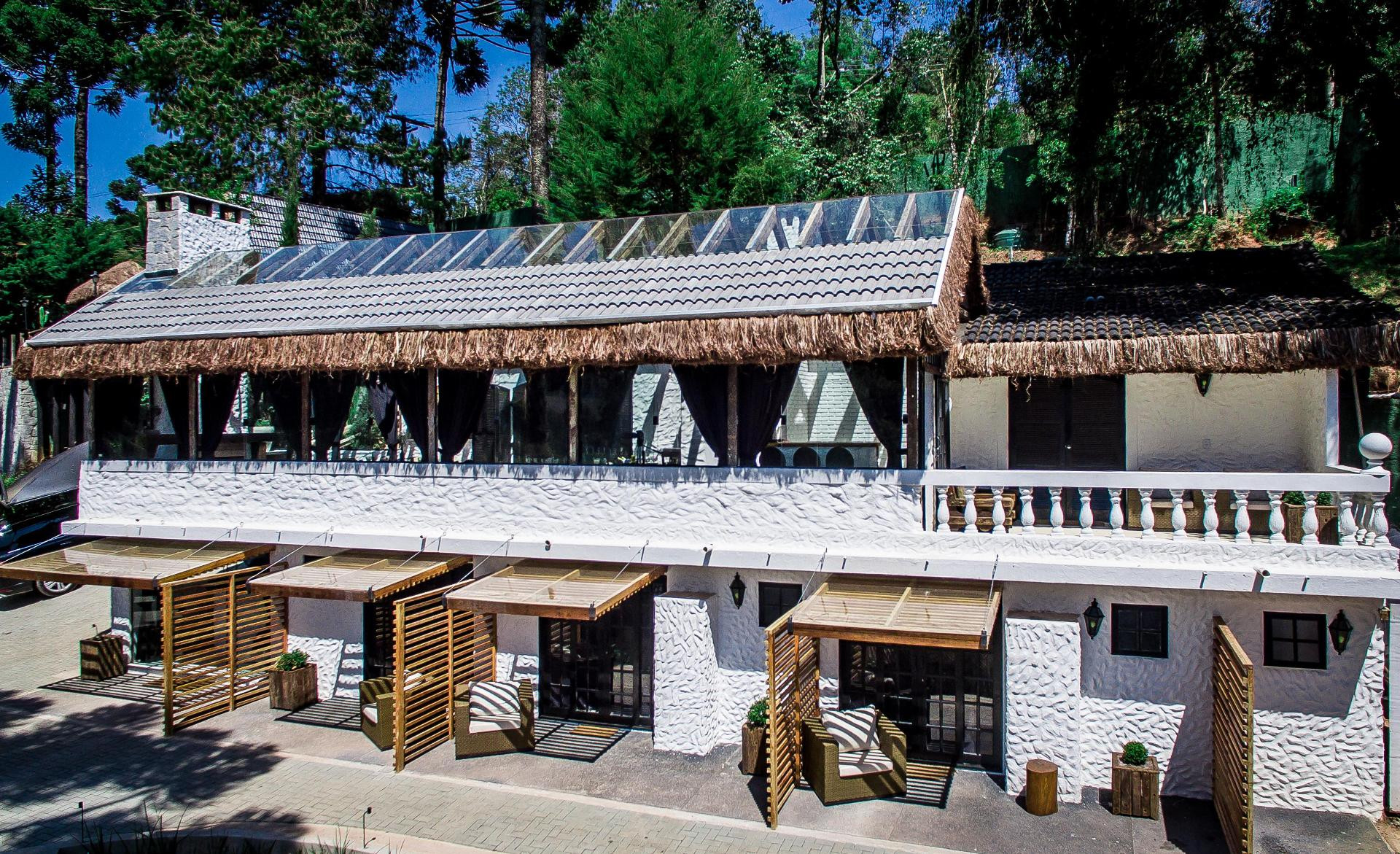 Chalét com jacuzzi sauna lareira e telao cinema