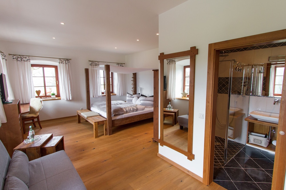 Hotel Alpenblick - carbon neutral hotel in Riedering