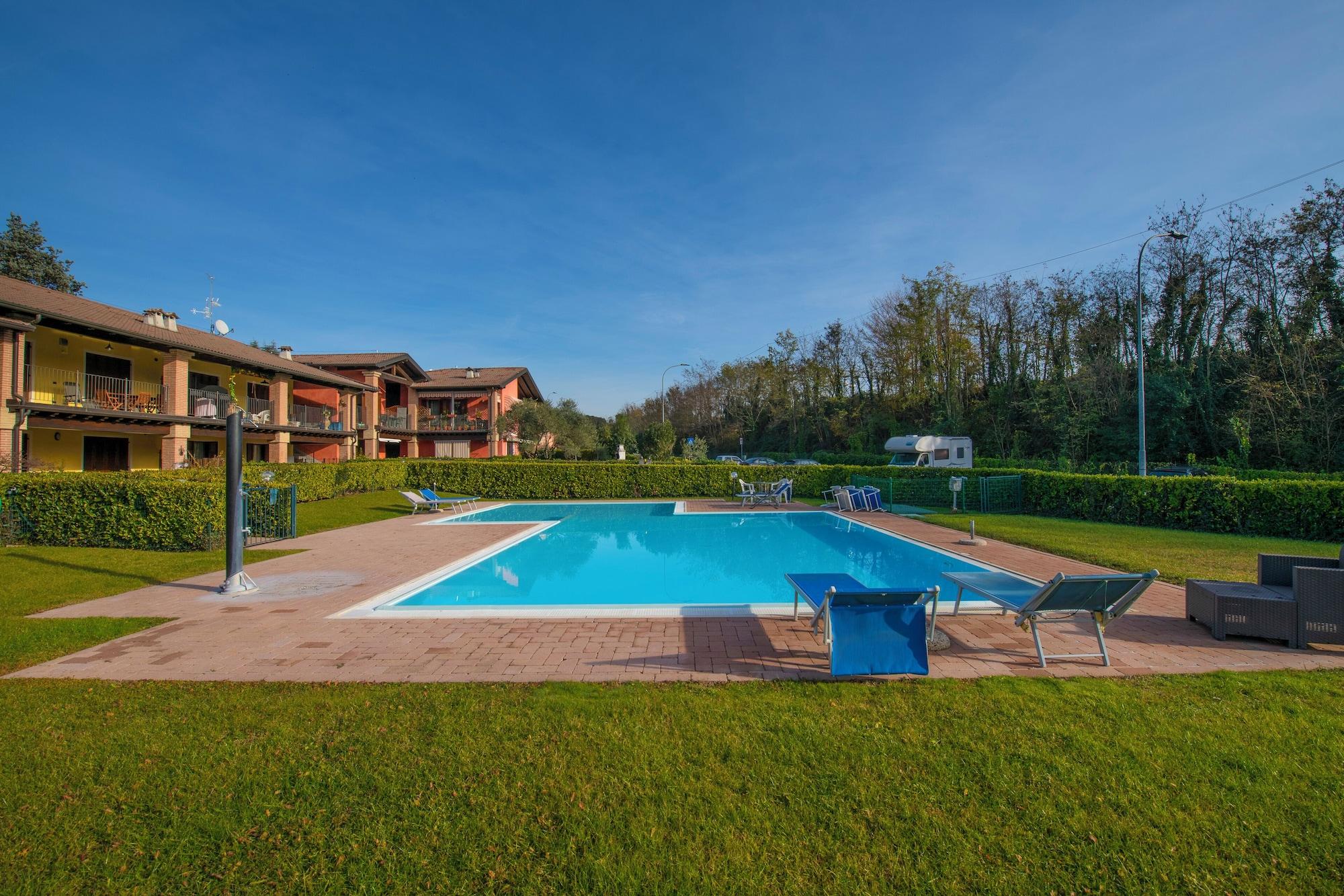 Free Park and Swimming Pool Centre of Peschiera — 4-Star Luxury Hotel in Peschiera Del Garda, Italy