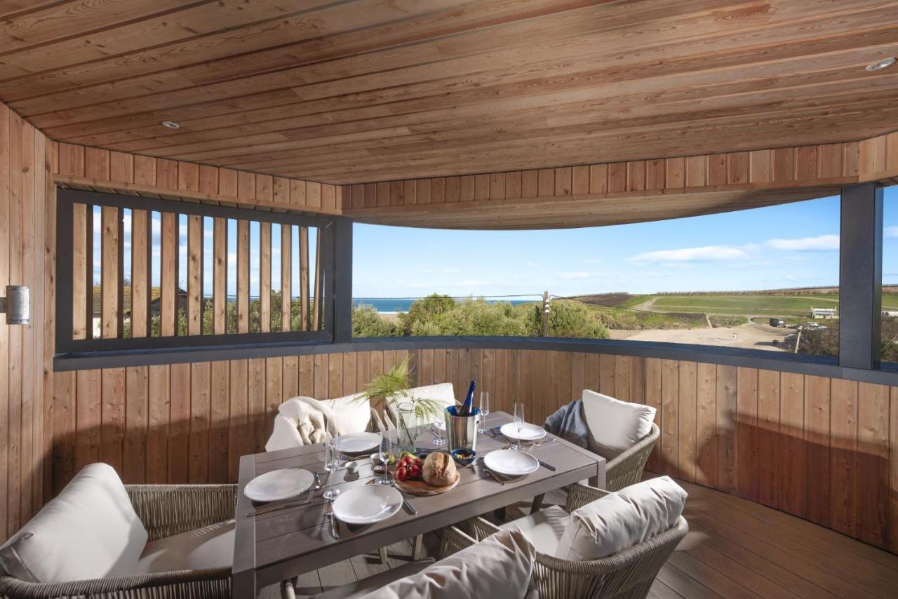 Harlyn Penthouse Harlyn Bay 1 pet accepted Free Wi fi Sea View in Padstow, United Kingdom