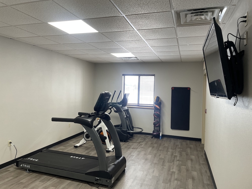 Red Roof Inn & Suites Tomah - photo 34