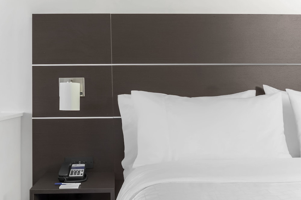 Holiday Inn Express & Suites Chicago O'Hare Airport by IHG - photo 13