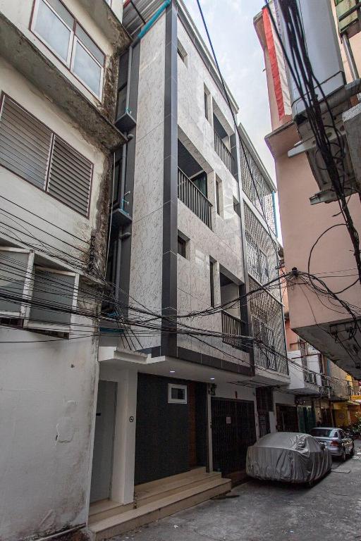 P1 Silom Pan large room full kitchen WIFI 4 6pax