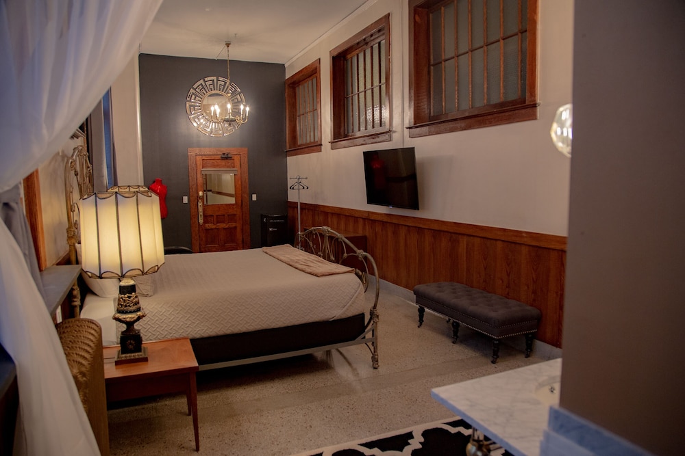 School 31 Lofts at Colors Studios - photo 24