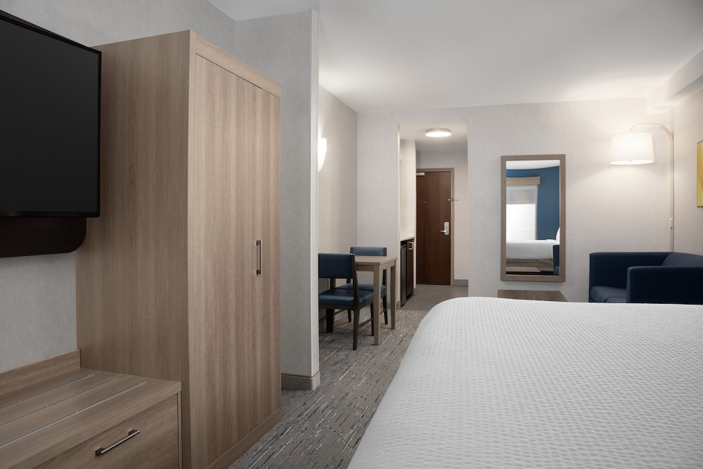 Holiday Inn Express Alexandria Fort Belvoir - photo 13