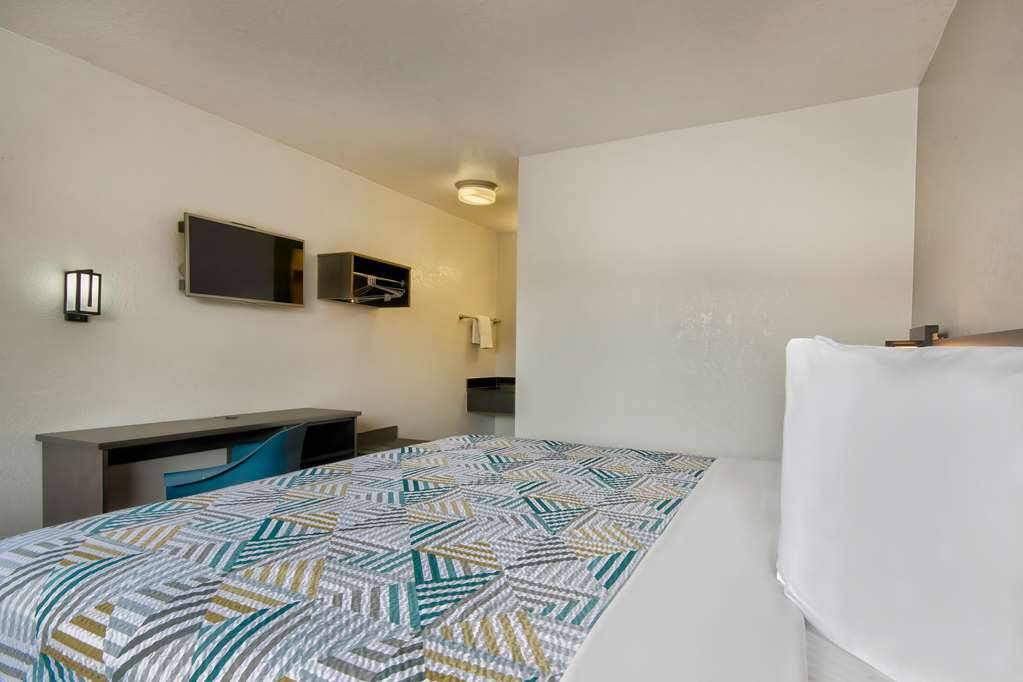 Motel 6 Albuquerque NM Midtown - photo 15