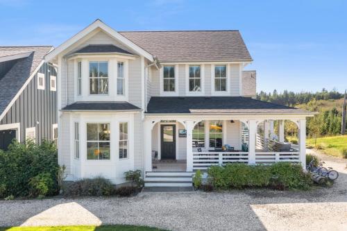 Sand by Me by Seabrook Hospitality in Huntington Beach, United States