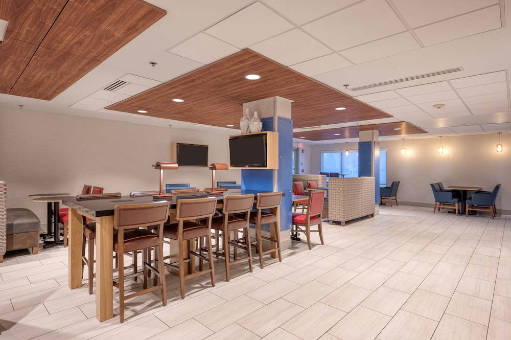 Holiday Inn Express Radcliff Fort Knox by IHG - photo 40