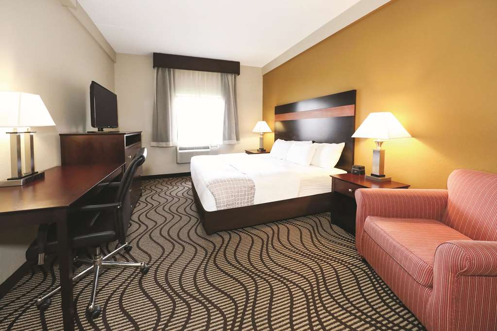La Quinta Inn by Wyndham Sandusky near Cedar Point - photo 30