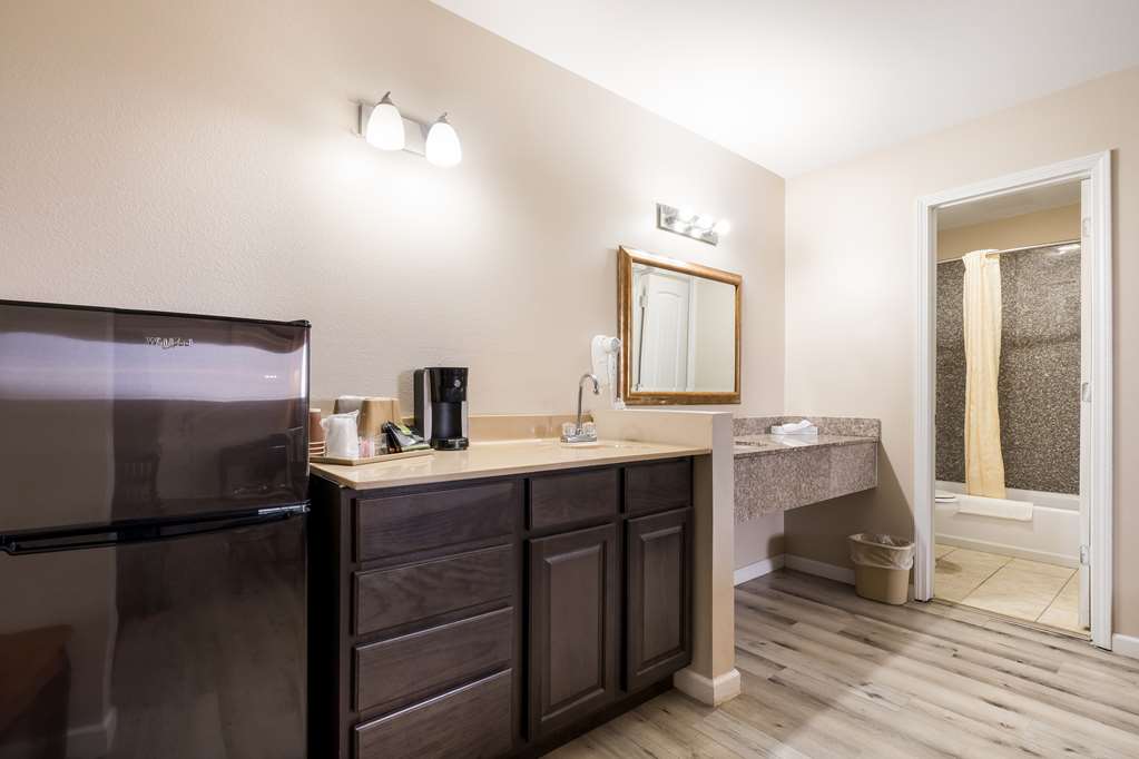 Americas Best Value Inn Refugio - photo 16
