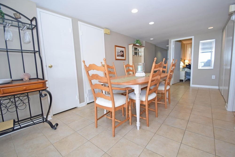 Braemar Towers 412 2 Br Condo - photo 8