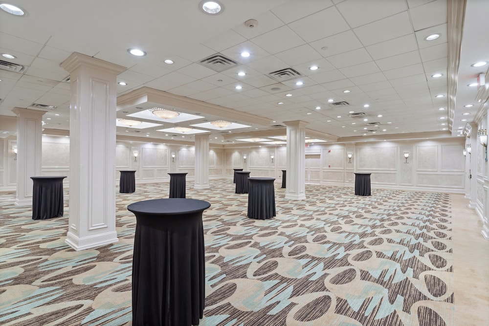 Crowne Plaza Executive Center Baton Rouge by IHG - photo 133
