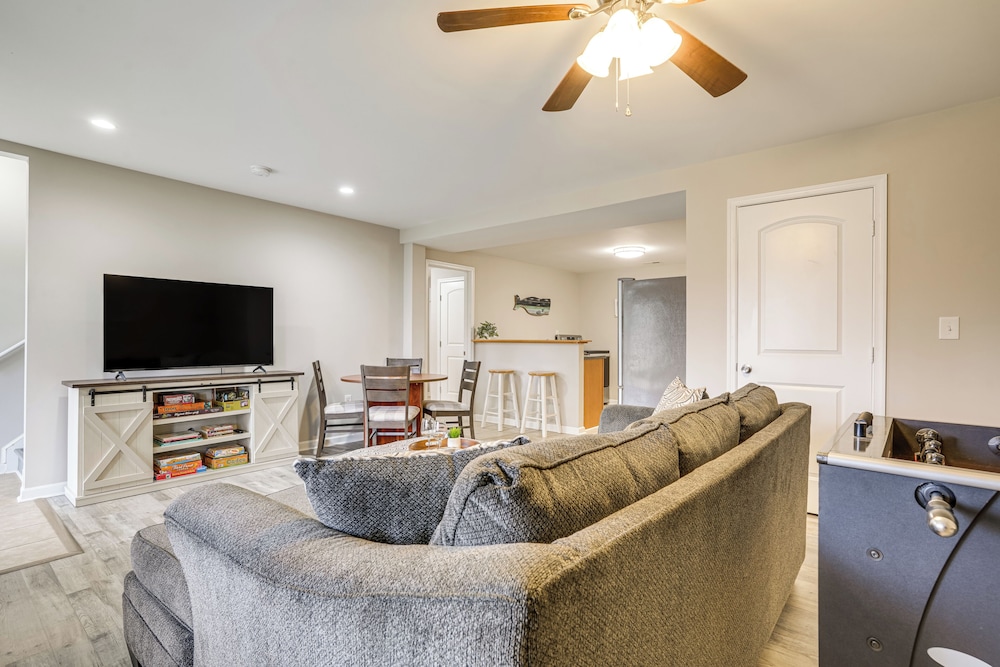 Lake Anna Retreat w Games & Amenity Access in Ponte Vedra Beach, United States