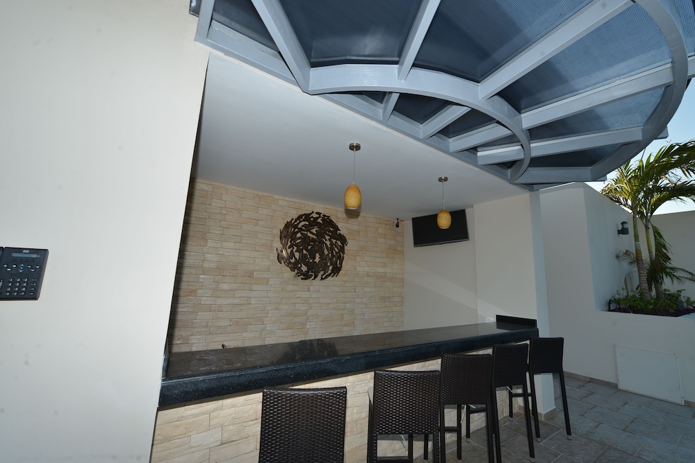 Poolside bar