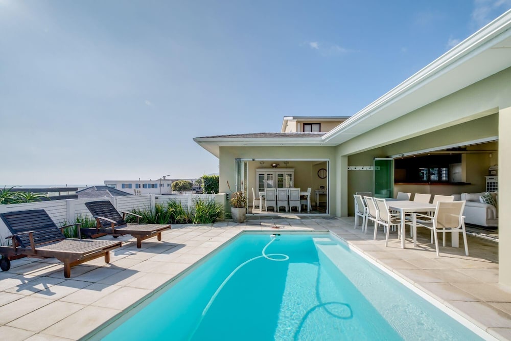 Barbados — 4-Star Luxury Hotel in Cape Town, South Africa