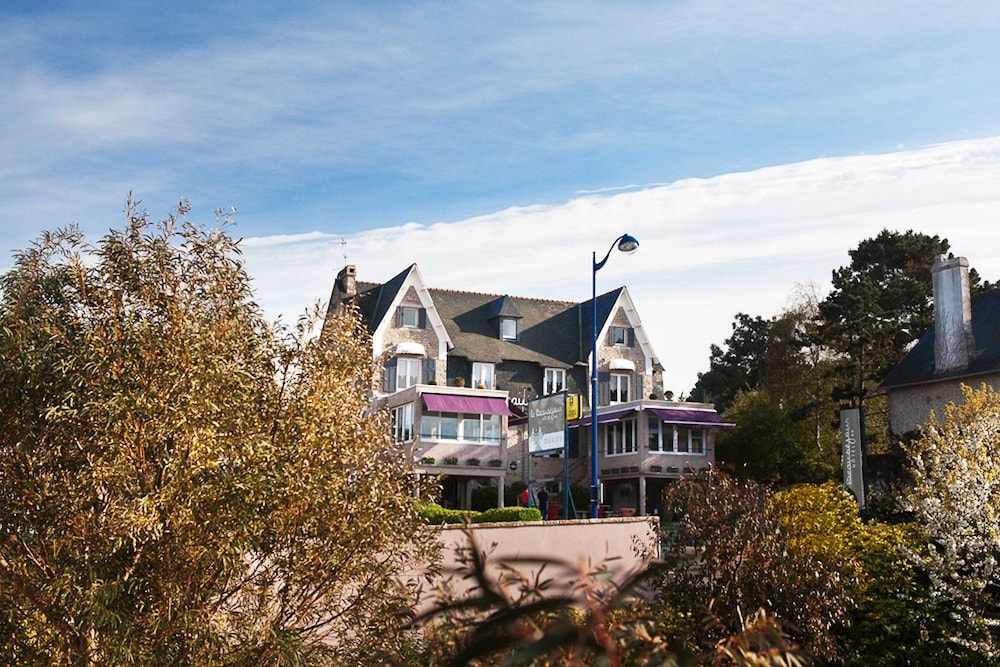 Logis Hotel Beausejour — hotel in Erquy