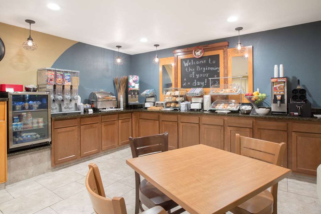 AmericInn by Wyndham Mount Pleasant - photo 24